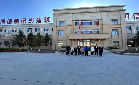 11.长春构筑学院应届生来到装配式总公司参观口试（助忙处置下照片，凸显人物）_副本.jpg