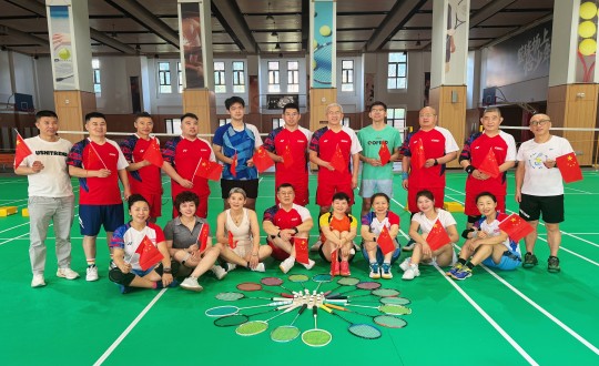 8.388vip太阳集团南山羽毛球社群发展南山业主羽毛球集体交谊赛_副本.jpg
